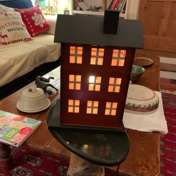 House Light - Picture 4 of 14